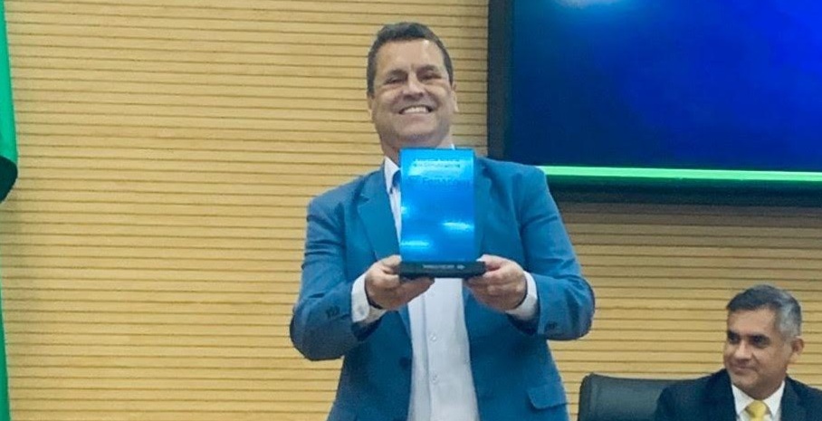 Presidente do Crea-RO, Eng. Edison Rigoli, recebe homenagem da Fenacom