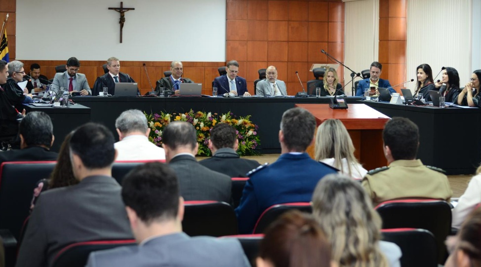 TRT-14 participa de evento em que homenageia Tribunal de Justiça de Rondônia em sessão solene no TRE-RO