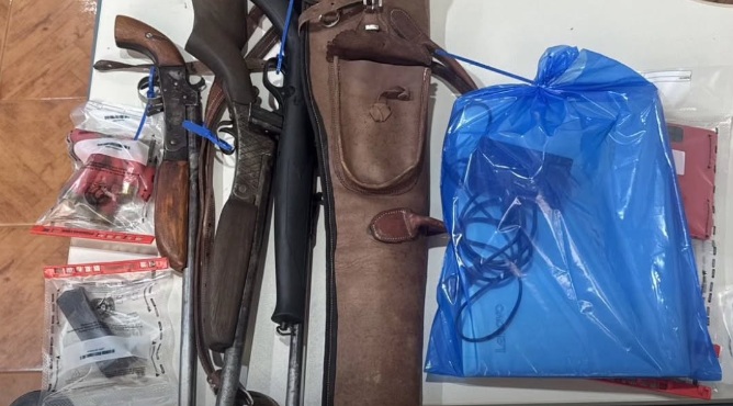 POLÍCIA CIVIL DE RONDÔNIA APREENDE ARMAS E DROGAS EM PROPRIEDADE RURAL DE PIMENTA BUENO