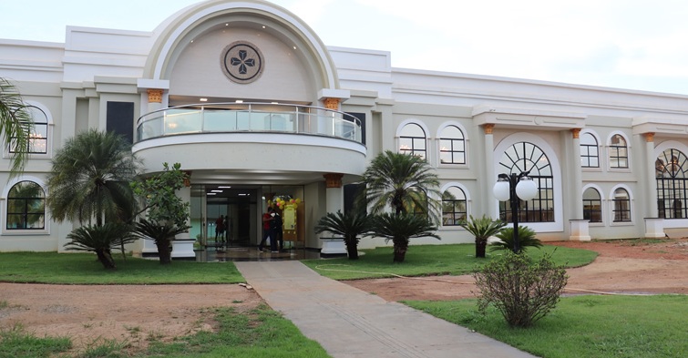 Três faculdades de RO entre as 57 castigadas por formar médicos incapazes de salvar vidas; crime em escala