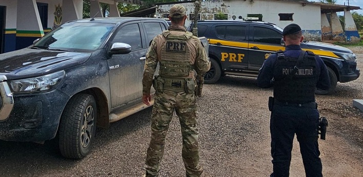 PRF/AC e PMRO recuperam caminhonete roubada com sinais de adulteração na BR-364
