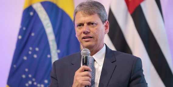 Tarcísio sanciona lei que obriga Hino Nacional em escolas de SP
