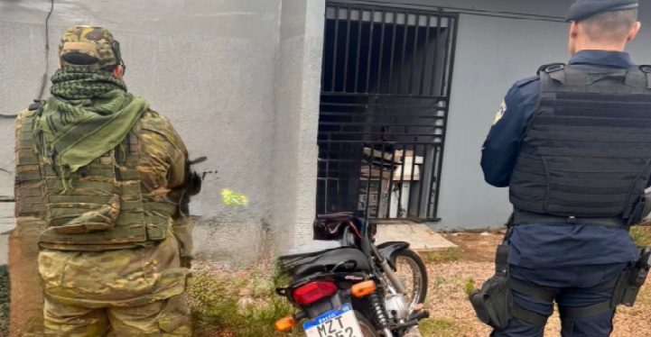 Polícia prende dois bandidos e recupera veículo furtado; ação ocorreu na BR-364