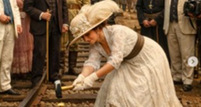 Em um dormente dorme o 'prego de ouro' cravado em 1912 por uma dama na Estrada de Ferro Madeira Mamoré; veja