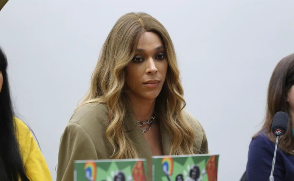 A NAÇÃO REPROVA - 84% dos brasileiros rejeitam Erika Hilton na Comissão da Mulher

