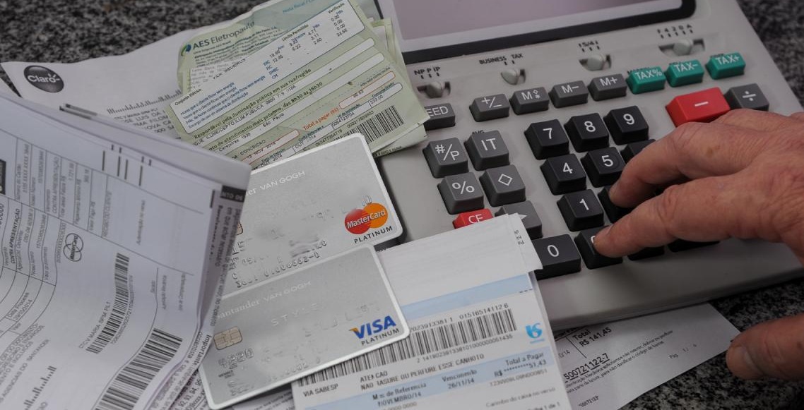 Endividamento dispara e o Brasil ultrapassa 80 milhões de devedores com nível recorde; eram 60 milhões em 2022