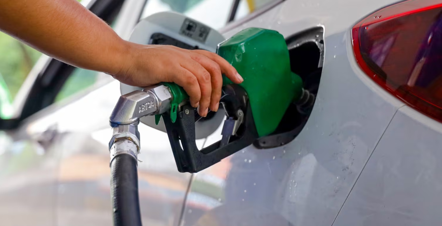 Gasolina e diesel sobem pela quarta semana seguida nos postos do país, diz ANP