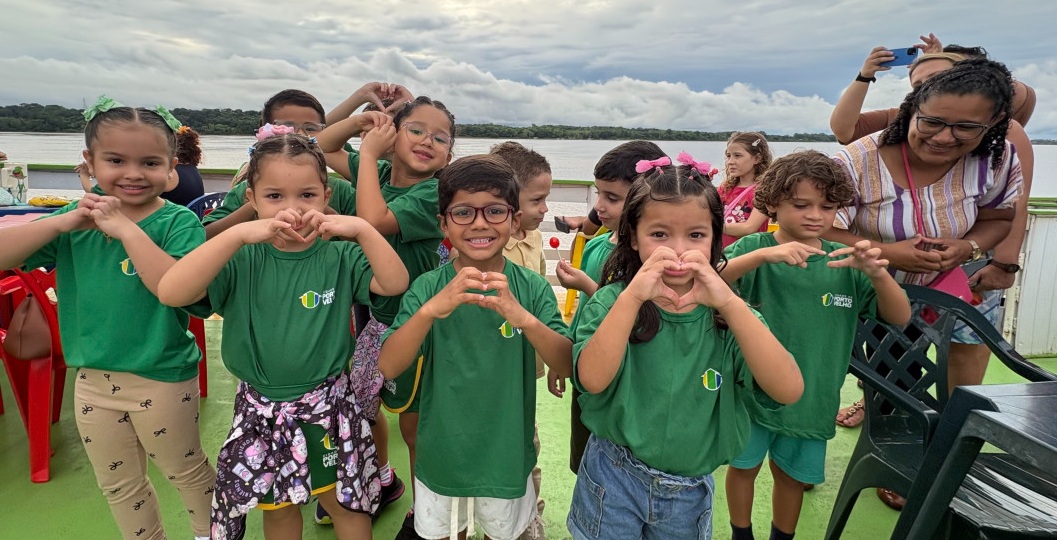 Experiência emocionante reúne famílias e estudantes em aula no rio Madeira