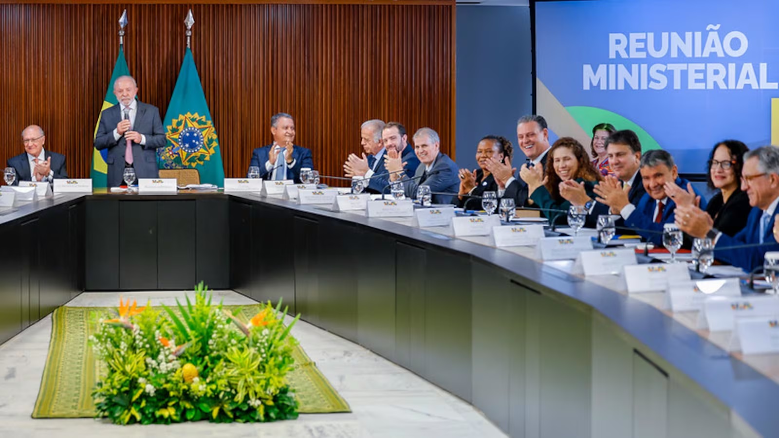 Com saída de 18 ministros, saiba como ficam cargos na Esplanada