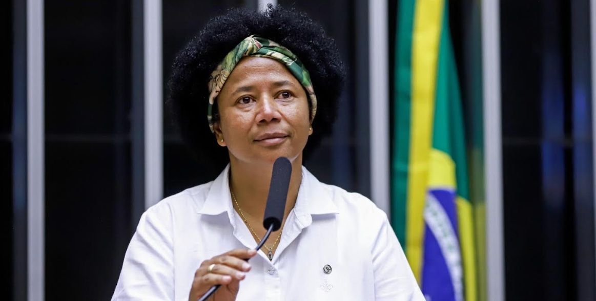 Sílvia Cristina celebra abertura de licitação para as obras de pavimentação da BR-319