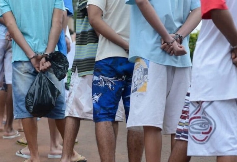 Mais de 77% dos brasileiros querem redução da maioridade penal