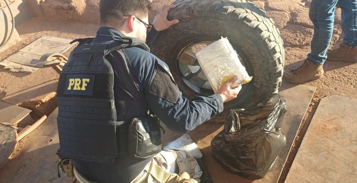 PRF apreende mais de 60 kg de entorpecentes no KM 208