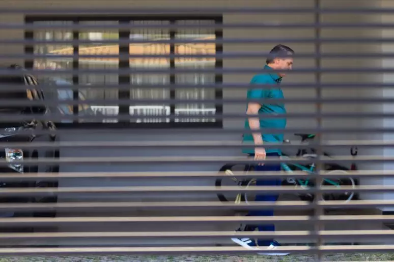 PM relata ao STF troca do carregador da tornozeleira de Bolsonaro