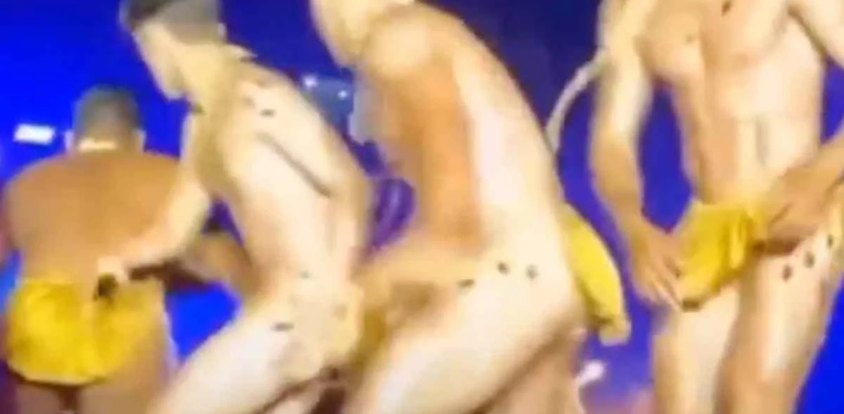 Cena de bacanal com atores seminus na Paixão de Cristo revolta moradores. Veja vídeo