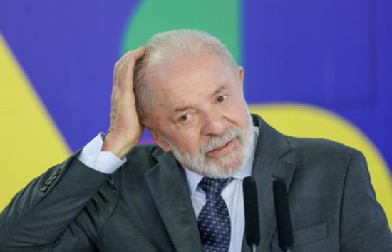 Depois de quebrar as famílias do país com juros, taxas e dívidas, Lula cobra solução do novo ministro da Fazenda