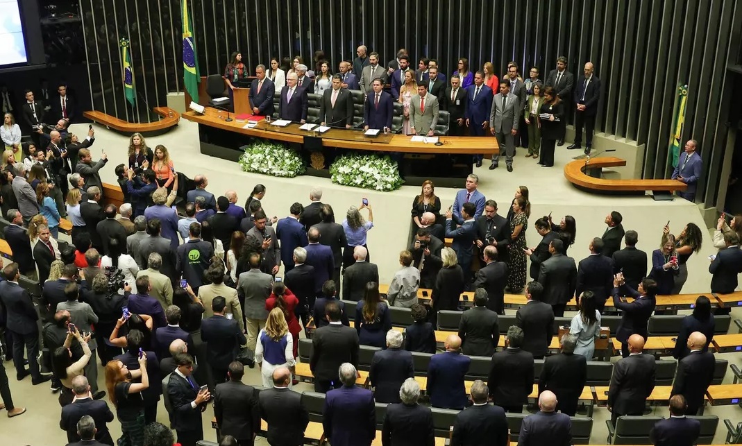 PL sai fortalecido na corrida por dinheiro e visibilidade da janela partidária, avaliam analistas