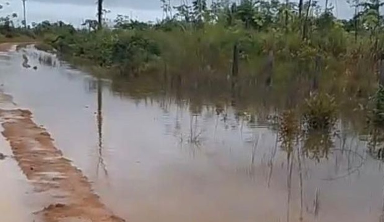 Alex Redano solicita recuperação de estrada em Cujubim e asfalto para Nova Brasilândia