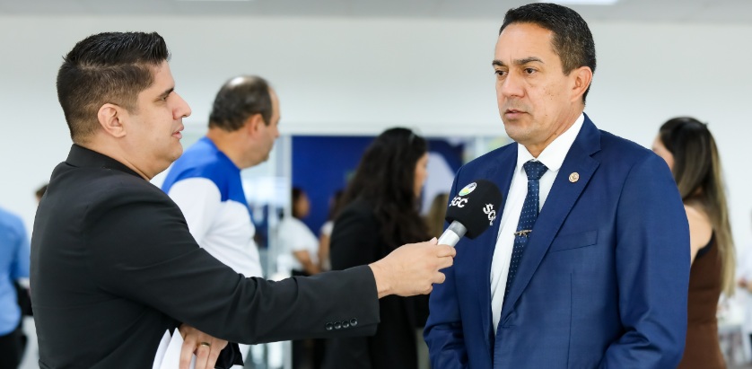 Eyder Brasil propõe lei para valorizar jornalistas e ampliar acesso à informação em Rondônia