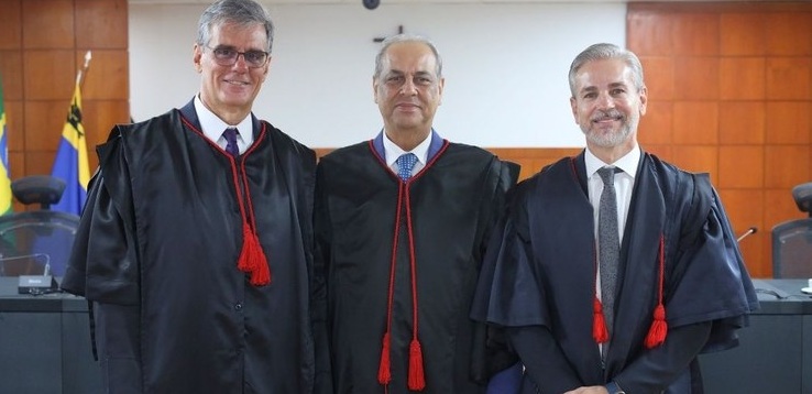 Juízes tomam posse na Corte do TRE-RO para o biênio 2026/2028