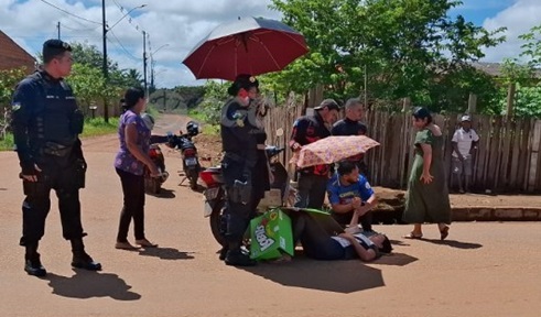 Motociclista fica com manete de freio cravado no braço após colisão em Porto Velho
