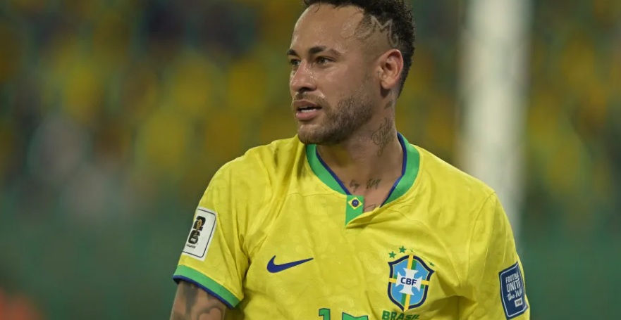 Ancelotti abre porta para Neymar e diz que craque “está no caminho certo”