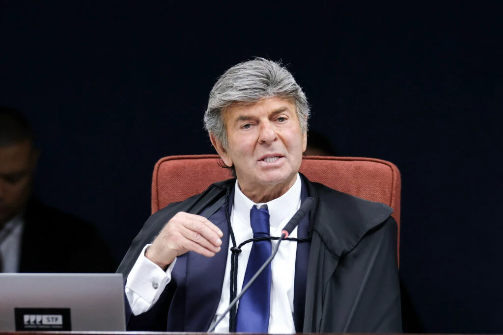 Fux diverge de Moraes e vota para absolver 11 réus do 8/1