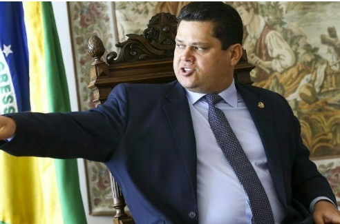 Limites institucionais estão sendo rompidos, diz Alcolumbre