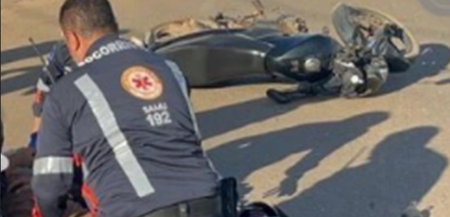 Motoboy fica ferido após colisão com carro na Avenida Rio de Janeiro, em Porto Velho