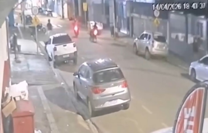 Motociclista morre ao tentar evitar colisão e bater em caçamba em Porto Velho