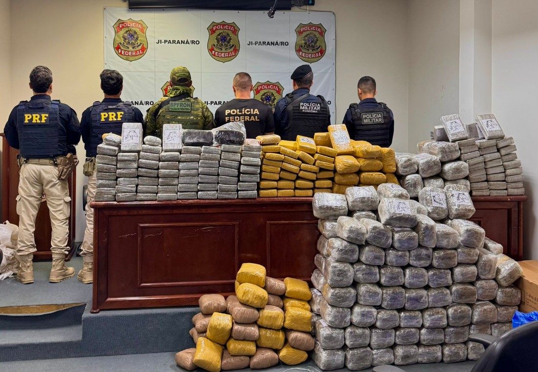 Forças de segurança apreendem 460 kg de drogas escondidos em carro na região de fronteira