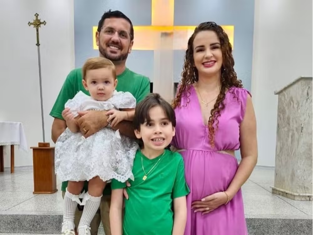 Sem tempo de chegar ao hospital, bebê nasce dentro de carro com ajuda do pai em RO