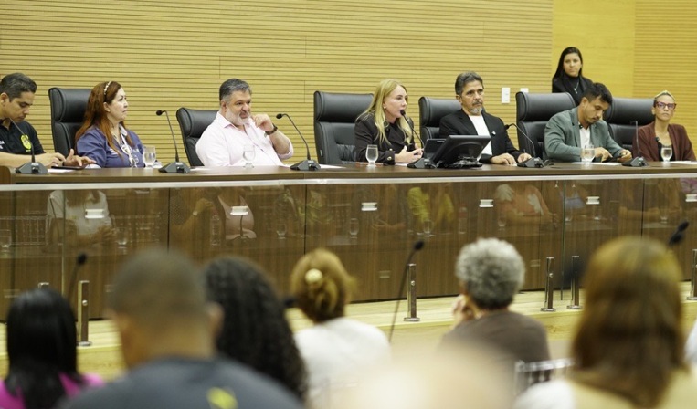 Audiência pública reúne autoridades e protetores de animais na Alero e prevê novos caminhos