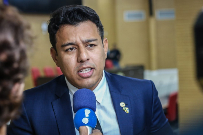 Justiça Eleitoral manda retirar jingle de pré-campanha de Adailton Fúria por propaganda antecipada