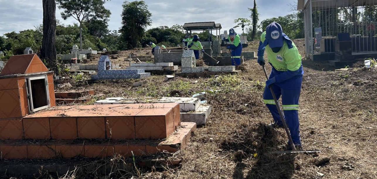 Cemitérios recebem limpeza para homenagens no Dia das Mães