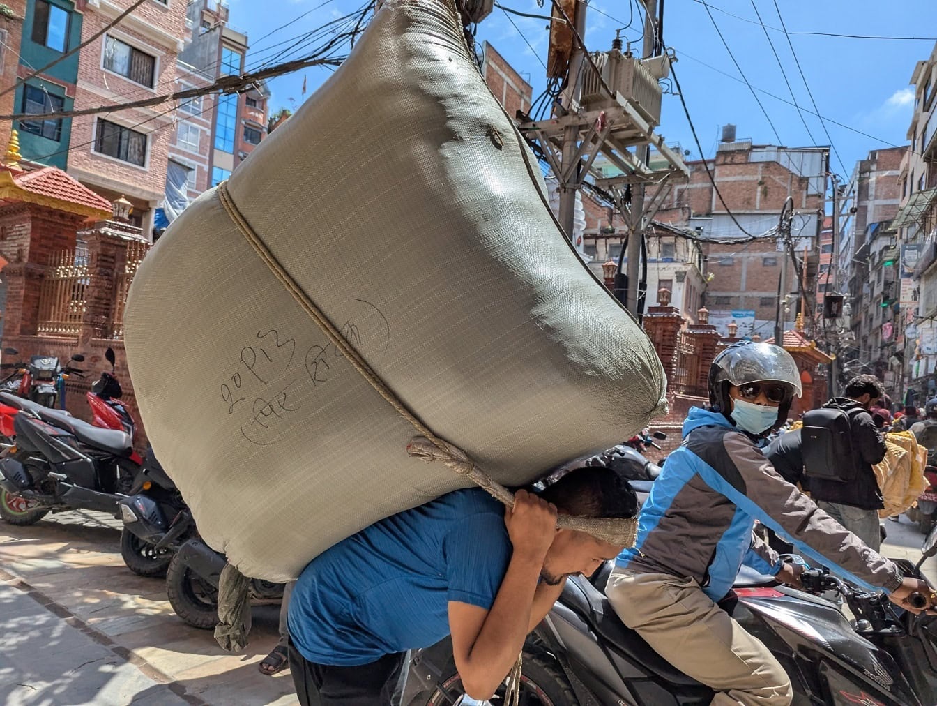Ponto facultativo desta 2ª feira custa mais de R$ 630 milhões e abre o debate do peso nas costas do trabalhador