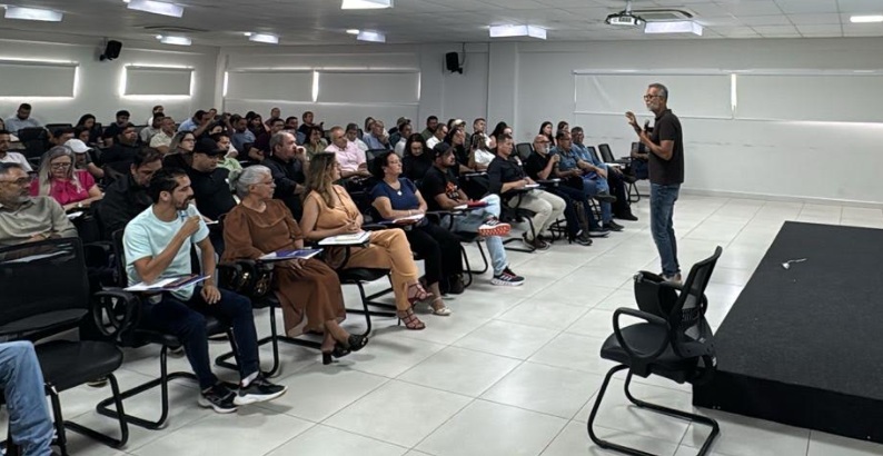 Iniciativa da pré-candidata ao Senado Sílvia Cristina em Ji-Paraná teve o renomado palestrante Weliton Magela