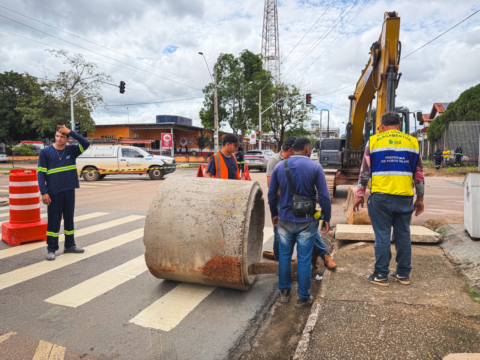 Obra de drenagem busca eliminar a invasão das águas em mais uma área da Zona Leste