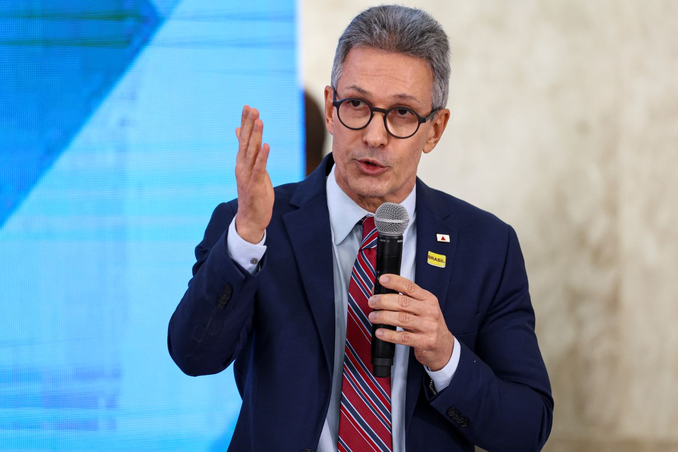 Ex-governador de MG escala o debate e denuncia: "Supremo é balcão de negócios"