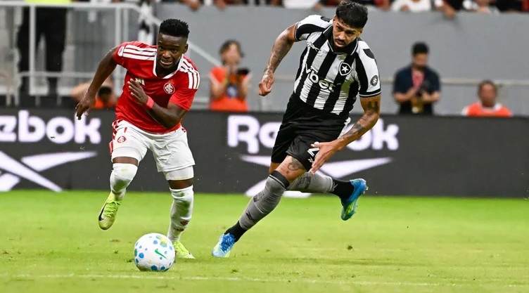 Em jogo eletrizante, Botafogo e Internacional empatam em 2 x 2 no DF