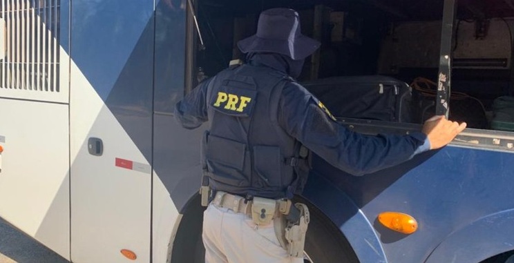 PRF apreende cocaína escondida em bagagens de ônibus na BR-364, em Ji-Paraná