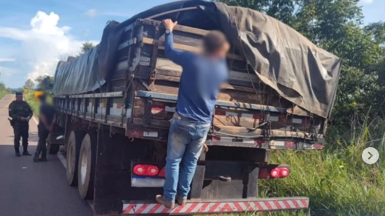 Polícia Militar Ambiental apreende carga irregular de madeira na RO-435, em Rondônia