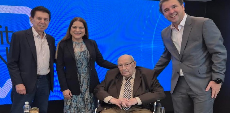 Ives Gandra é homenageado em estreia de talk show jurídico da EPD