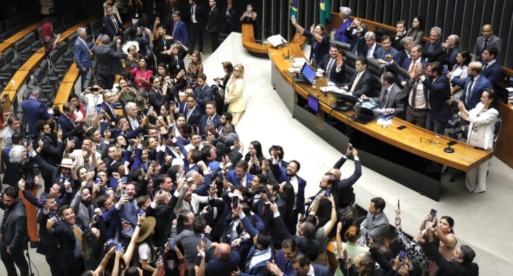 Congresso derruba veto à dosimetria e impõe duas derrotas a Lula em 24h