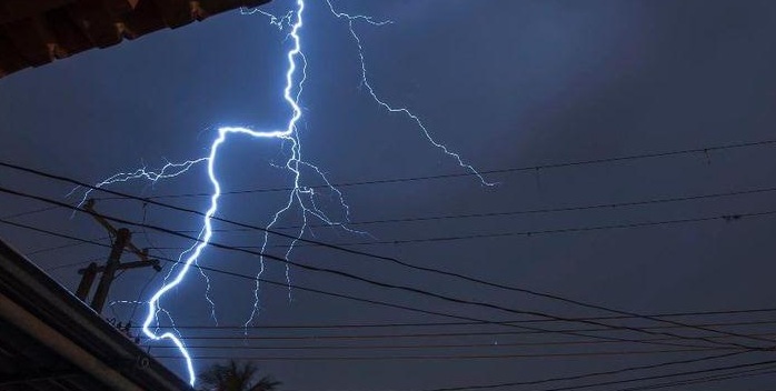 Ocorrências na rede elétrica por raios, chuvas e ventos crescem em Rondônia, aponta Energisa