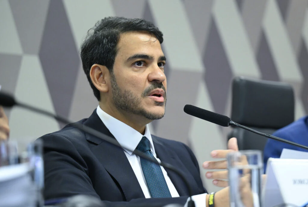SAI DEMOCRACIA, ENTRA TIRANIA - Associação pede que STF anule sessão que barrou Messias

