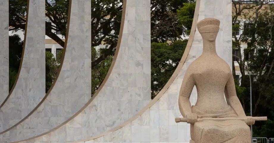 DUAS VEZES MUDOU DE POSIÇÃO - STF suspende julgamento de recurso para garantir revisão da vida toda


