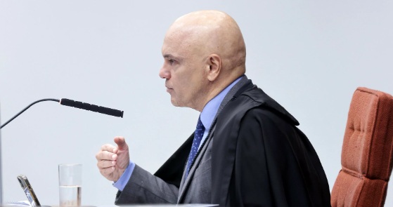TIRANO E DOENTE MENTAL - Moraes manda confiscar celular de cozinheira de Bolsonaro


