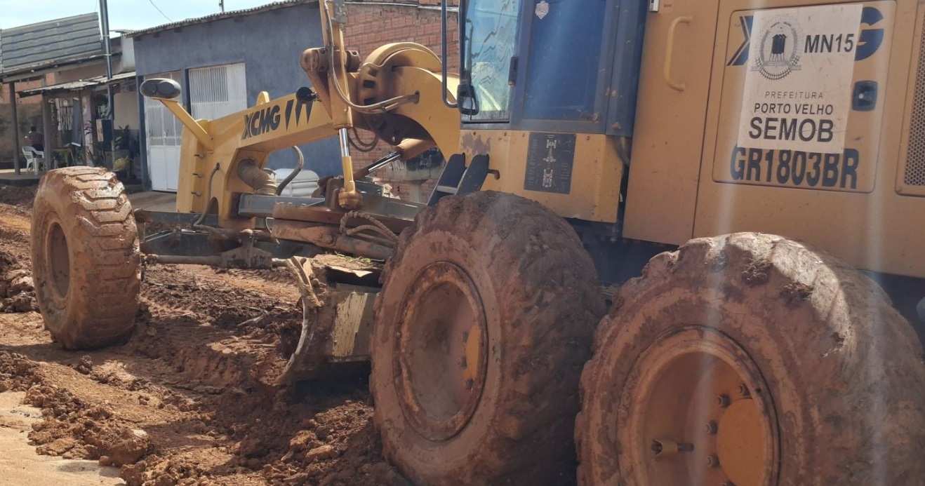 Zona leste recebe encascalhamento em vias urbanas totalizando mais de 17 mil metros