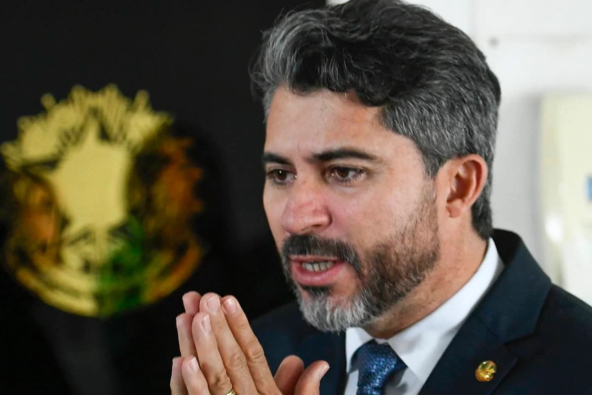 ROGÉRIO AMPLIA VANTAGEM