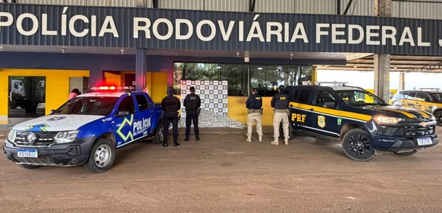 'SUPERMACONHA' EM ALVORADA - PRF apreende mais de 160 quilos de skunk após perseguição na BR-364 em Rondônia
